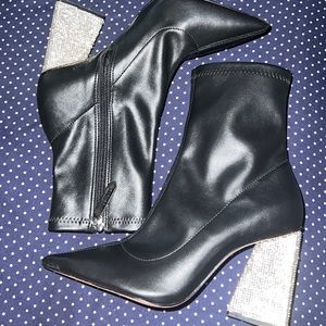 SCHUTZ BOOT BRAND NEW SIZE 6B